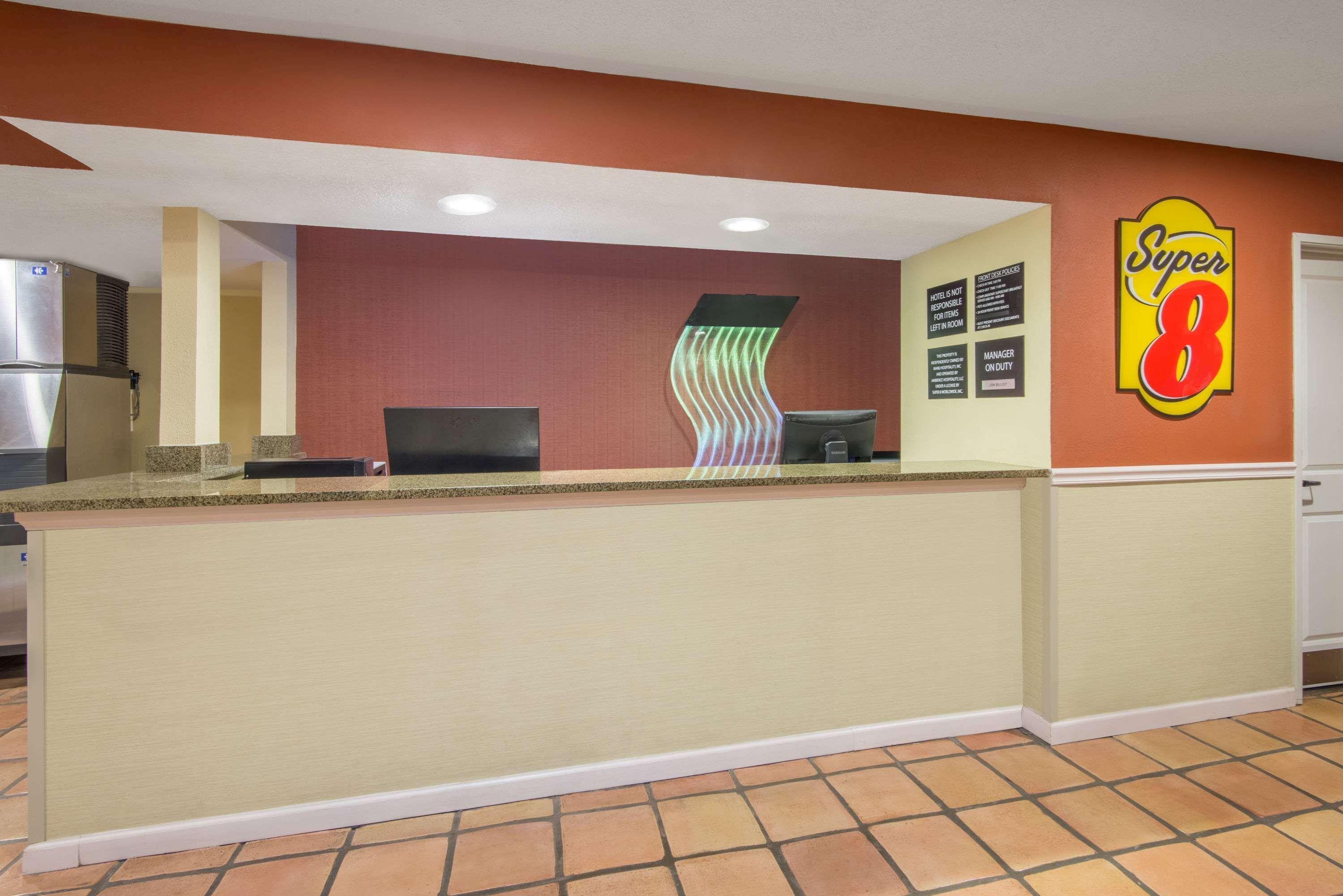 Super 8 By Wyndham Portales Motel Exterior photo