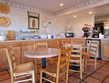 Super 8 By Wyndham Portales Motel Restaurant photo
