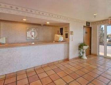 Super 8 By Wyndham Portales Motel Interior photo